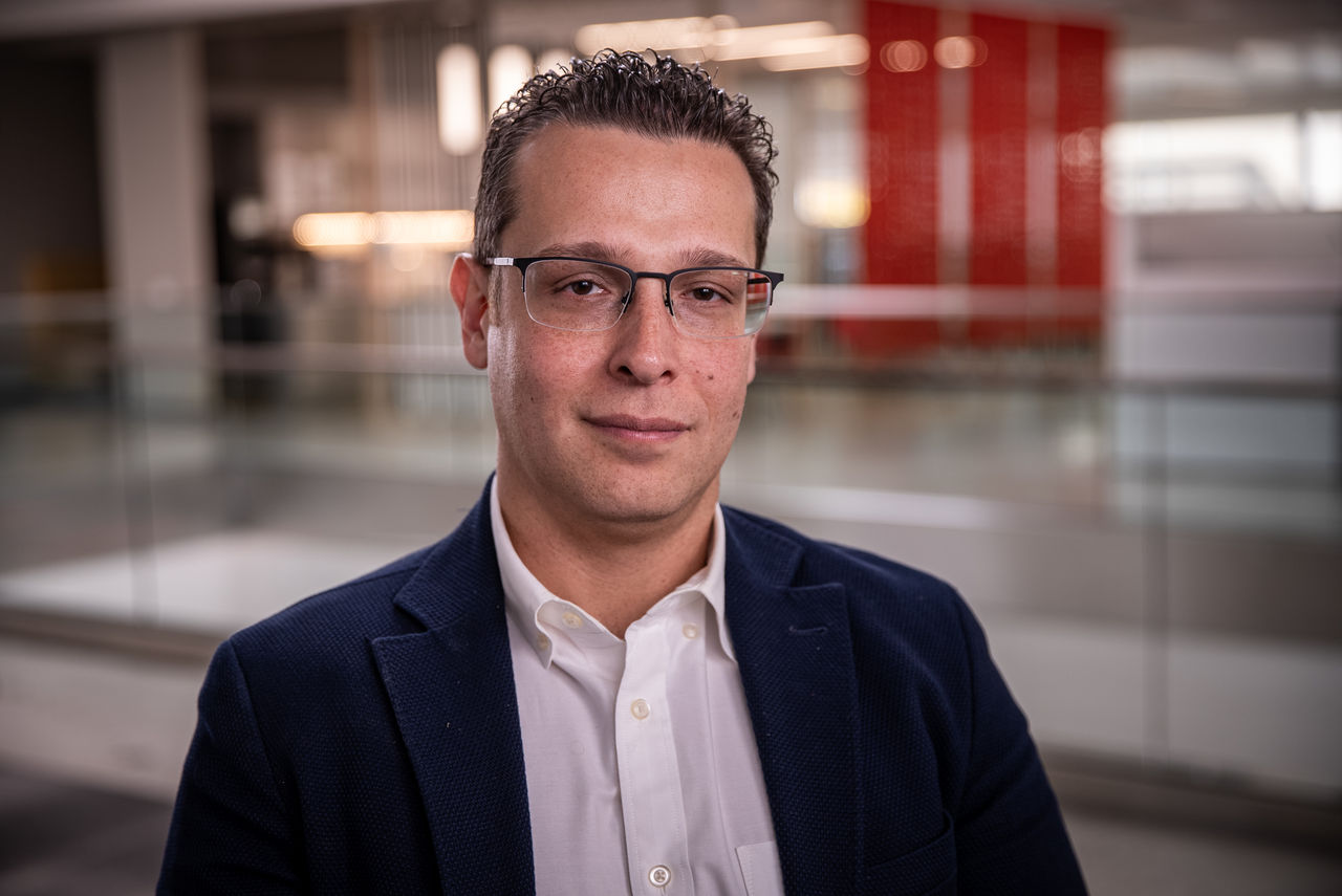 Molexのセールス担当ディレクター、Arash Mikaeeili。