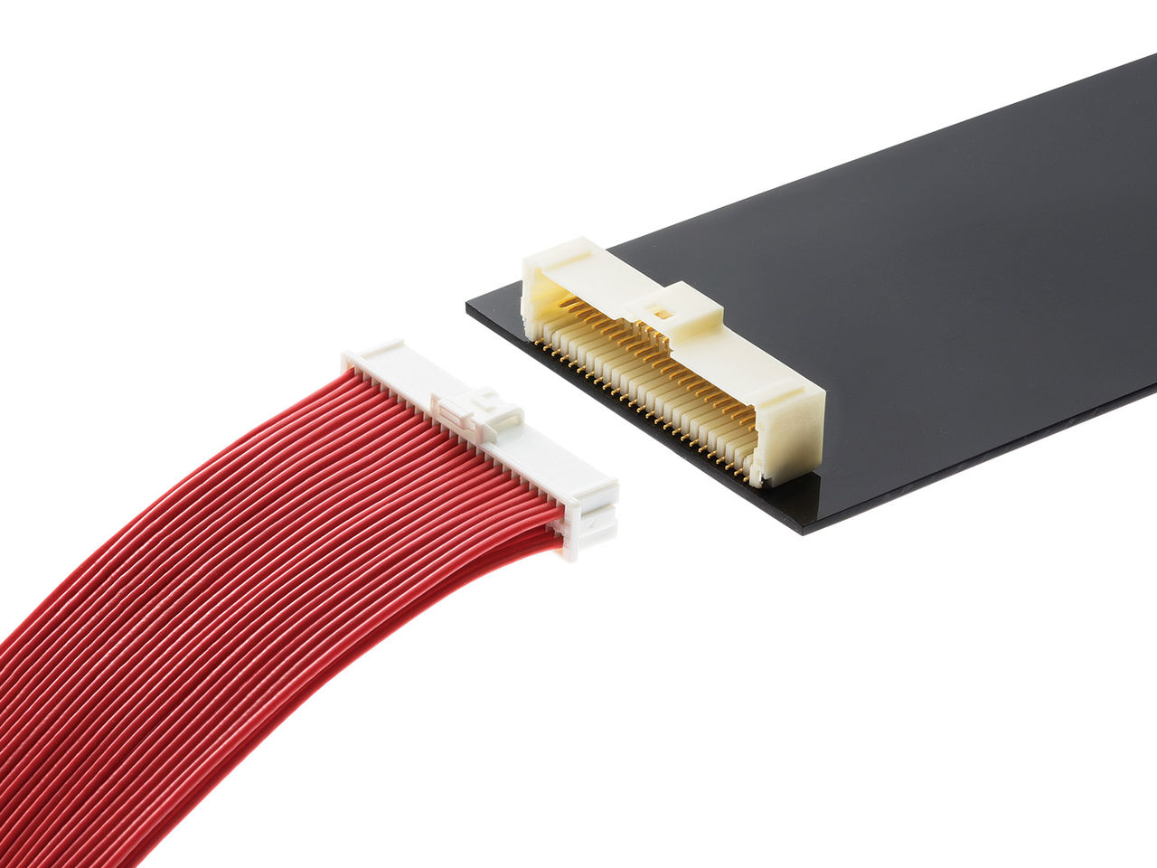 Molex Pico-Clasp 双排连接器和电缆组件。